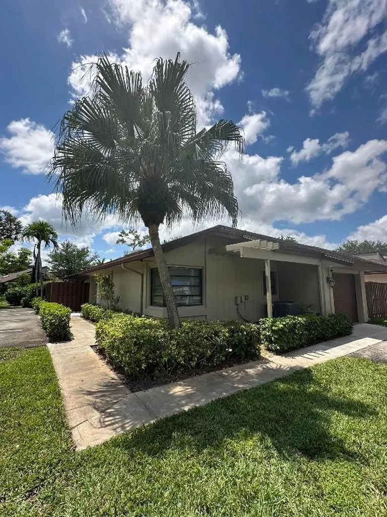 22670 Vistawood Way Boca Raton FL 33428
