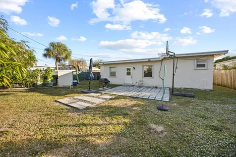 430 W 25th Street Riviera Beach FL 33404