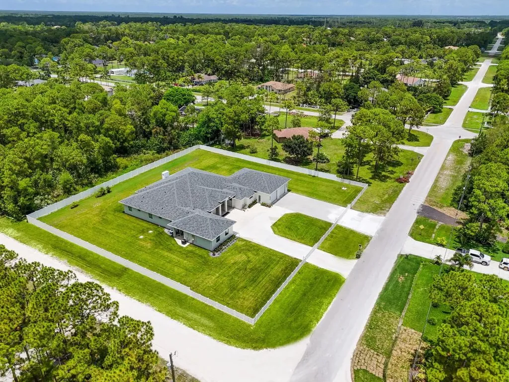 8425 Apache Boulevard The Acreage FL 33470