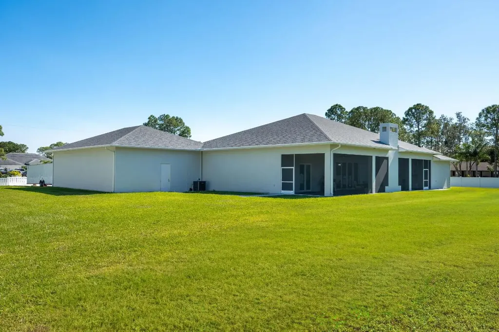 8425 Apache Boulevard The Acreage FL 33470