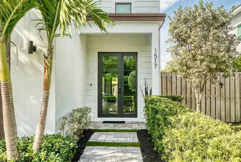 1517 N Lakeside Drive Lake Worth Beach FL 33460