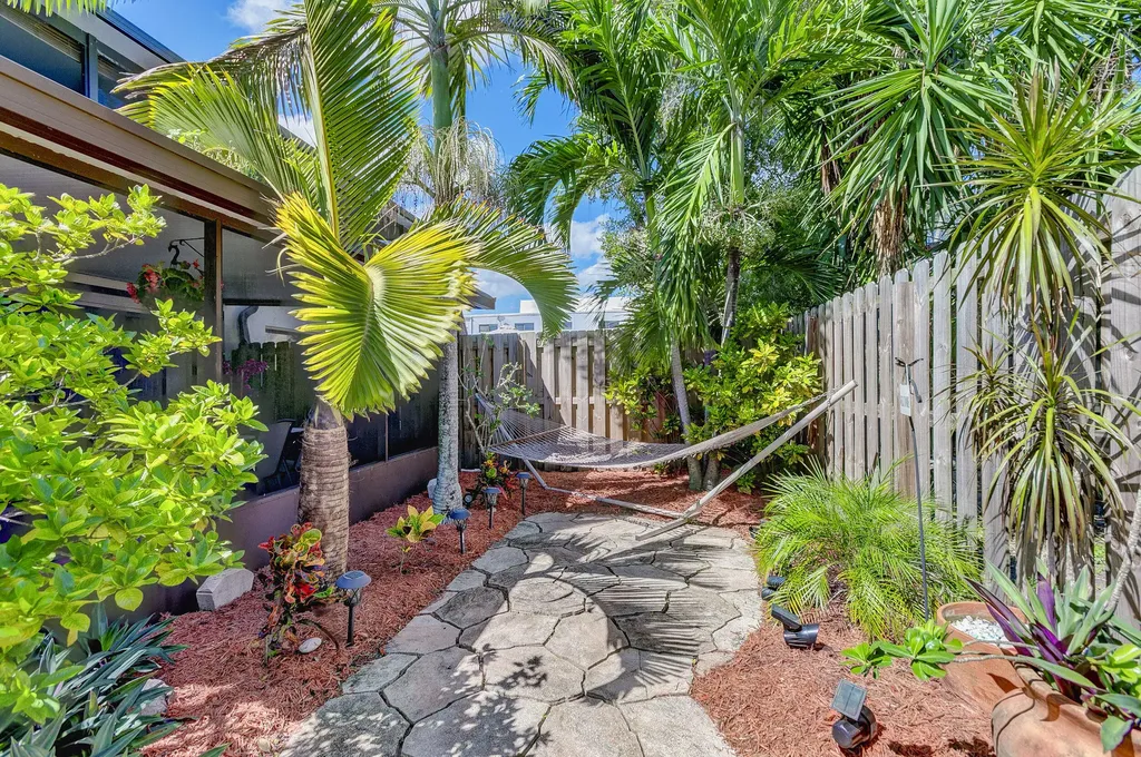 3530 E Gardens East Drive E Palm Beach Gardens FL 33410