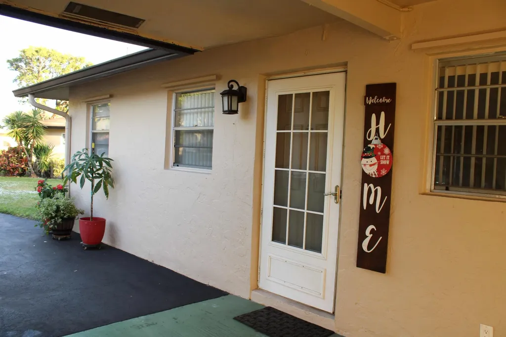 521 Sandpiper Circle Delray Beach FL 33445