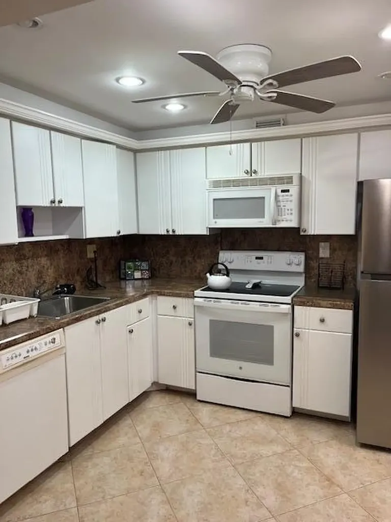 55 Capri B Delray Beach FL 33484