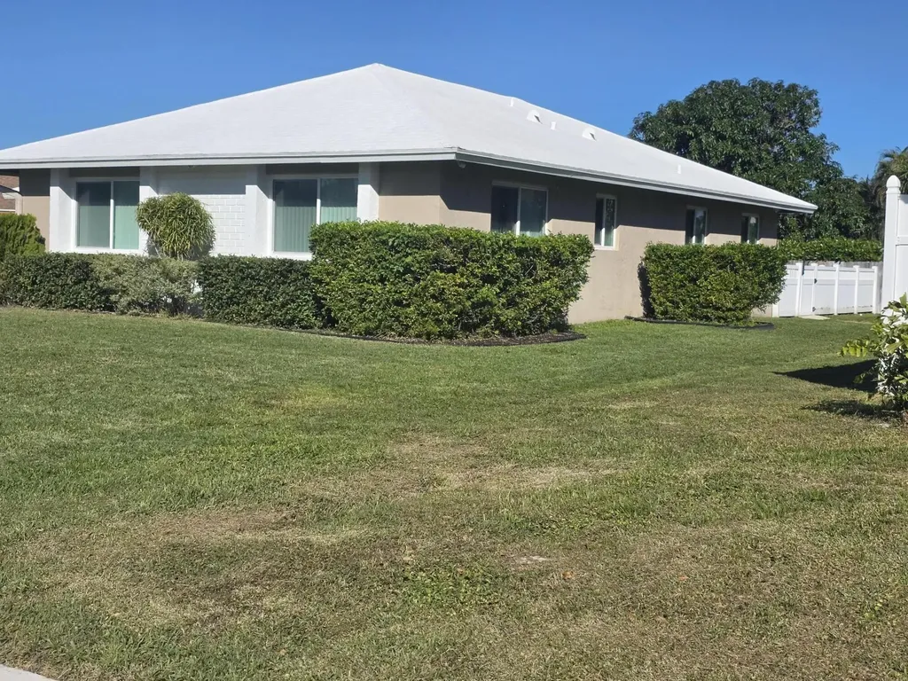 27 Vista Del Rio Boynton Beach FL 33426