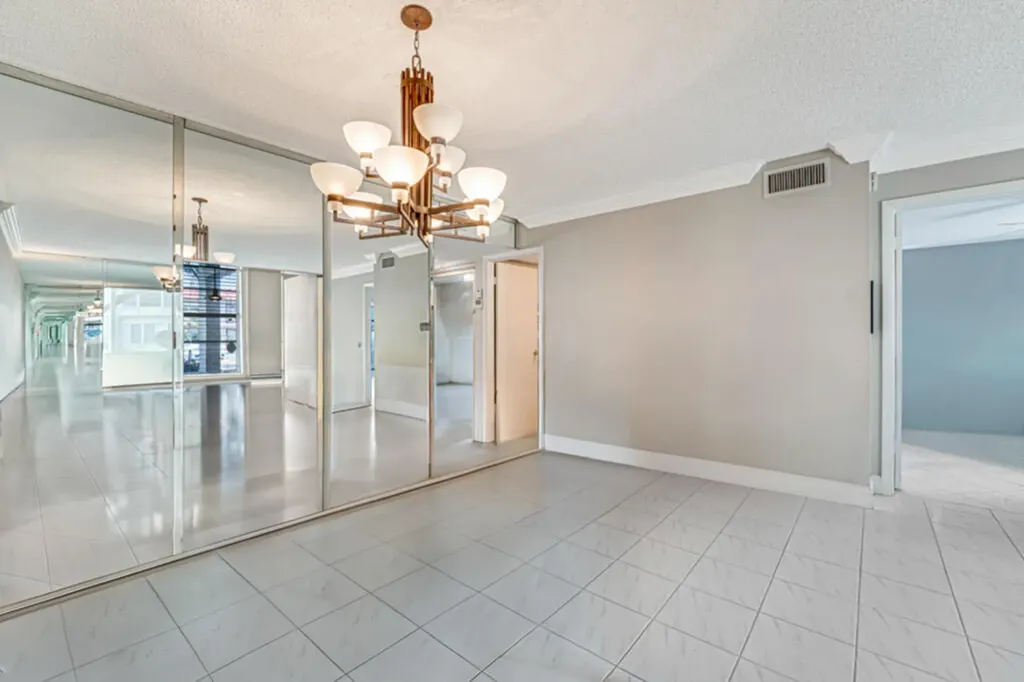 33 Abbey Lane Delray Beach FL 33446