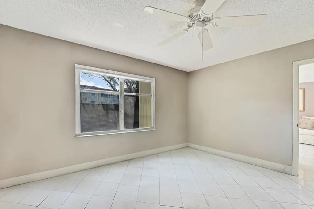 33 Abbey Lane Delray Beach FL 33446