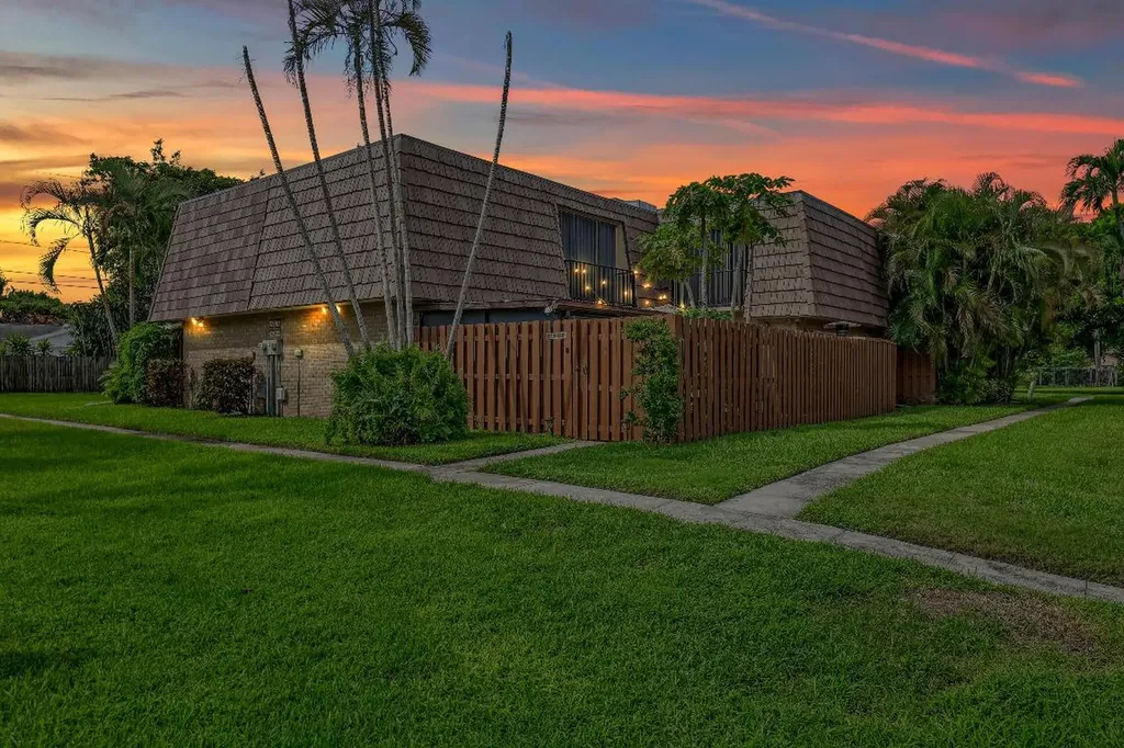 923 Springdale Circle Palm Springs FL 33461