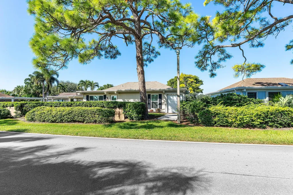 13731 Eastpointe Way Palm Beach Gardens FL 33418
