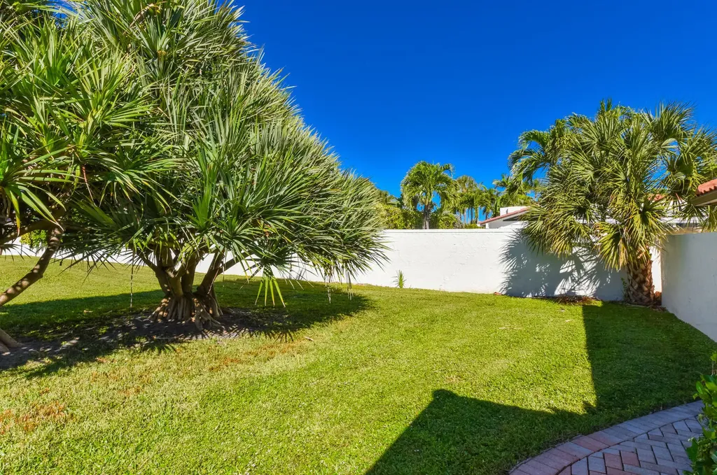 1469 Via Privada Jupiter FL 33477
