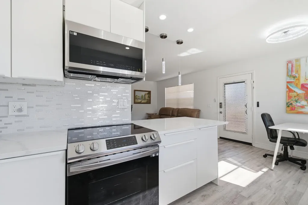 193 Burgundy E Delray Beach FL 33484
