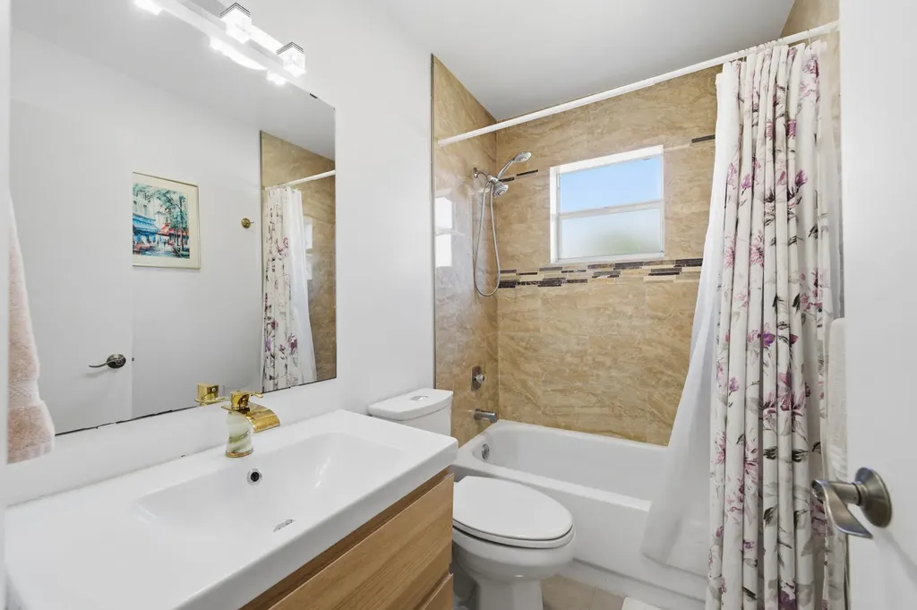 321 Piedmont G Delray Beach FL 33484