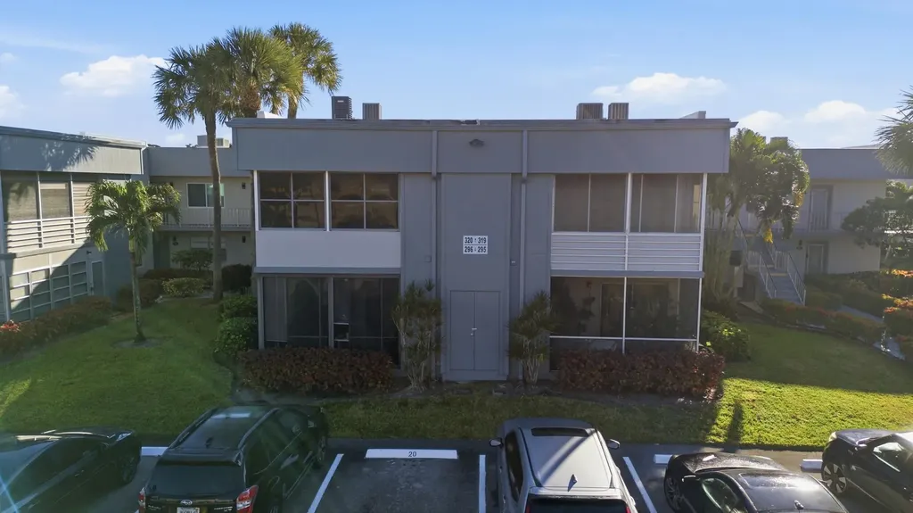 321 Piedmont G Delray Beach FL 33484