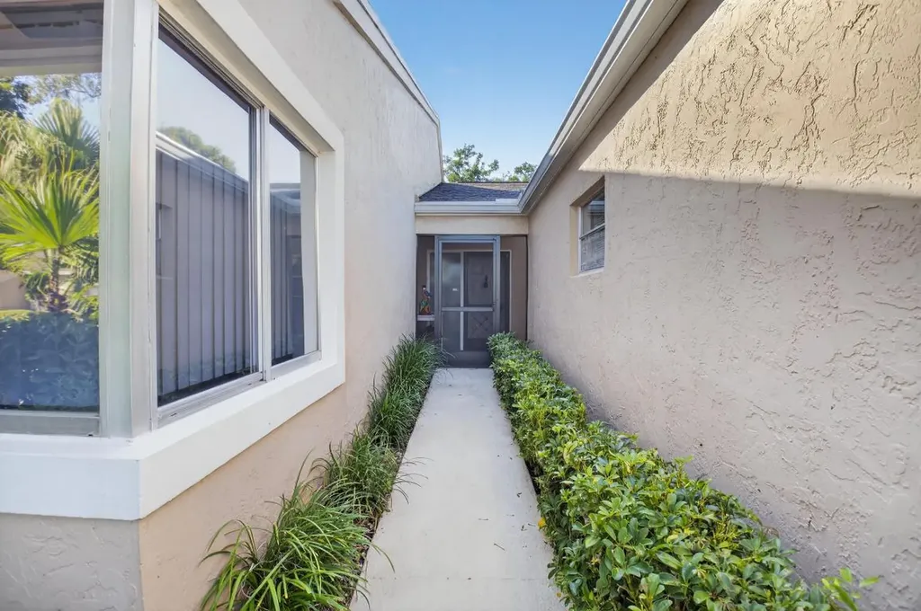 8256 Summerbreeze Lane Boca Raton FL 33496