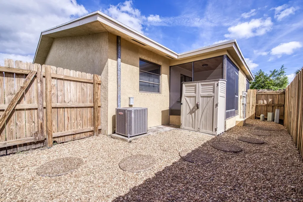 1713 Barton Court Lake Worth Beach FL 33460