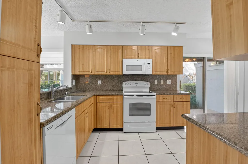 7342 Lake Meadow Way Boynton Beach FL 33437