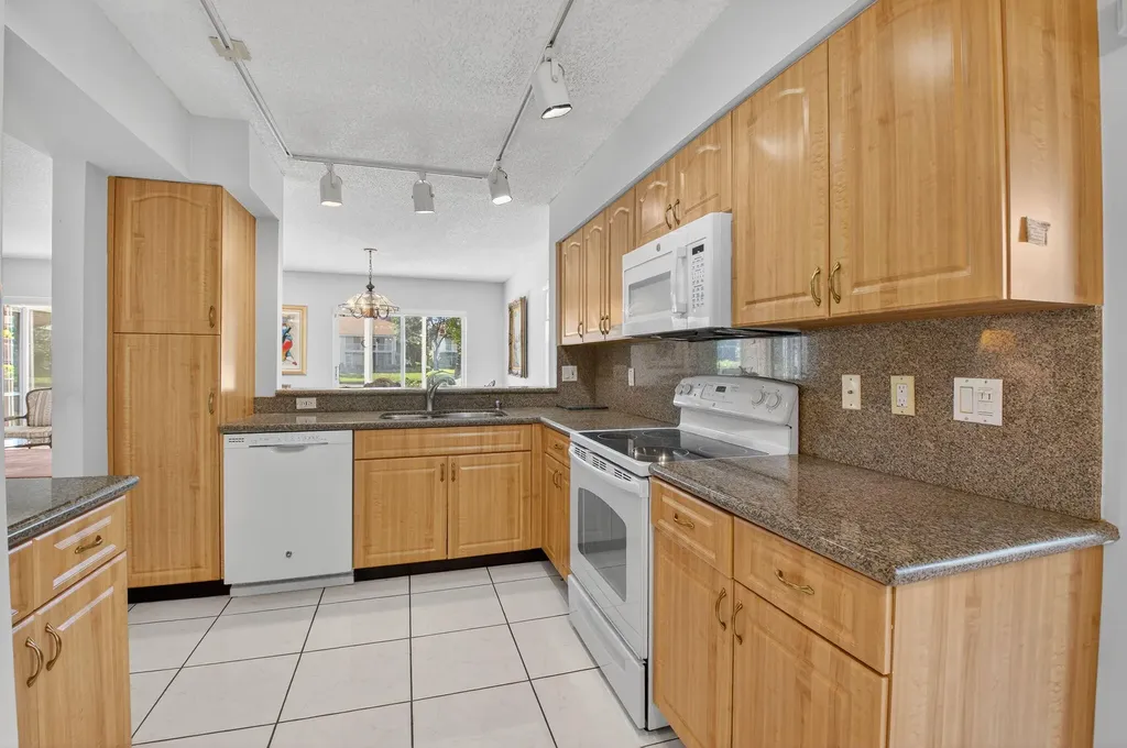 7342 Lake Meadow Way Boynton Beach FL 33437