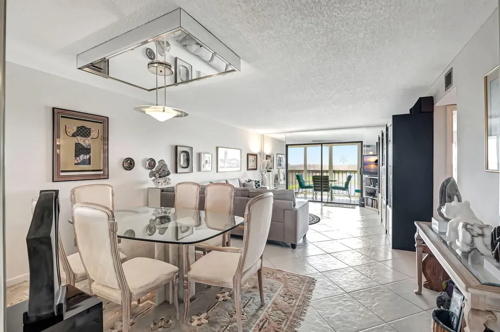 6866 Huntington Lane Delray Beach FL 33446
