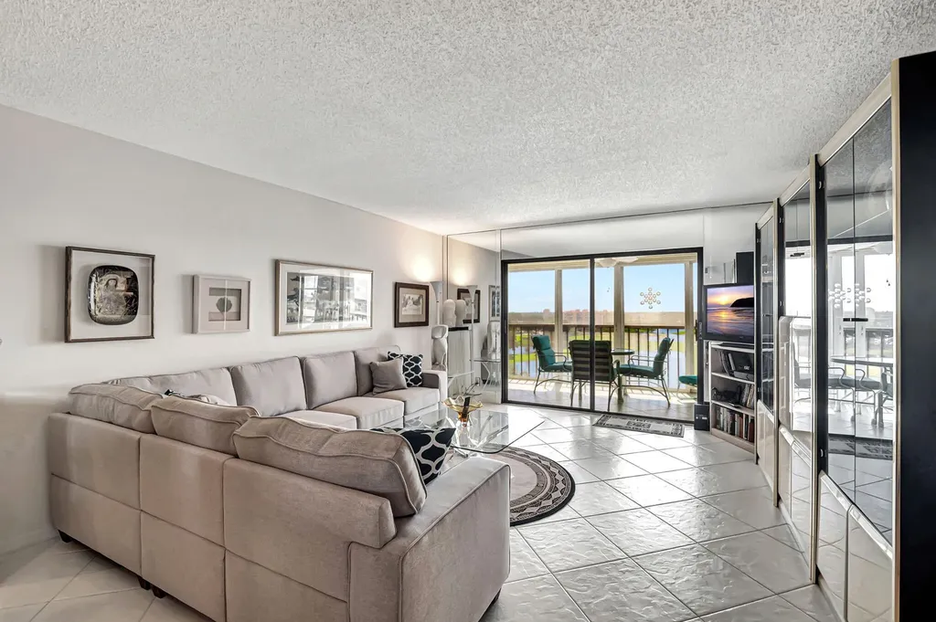 6866 Huntington Lane Delray Beach FL 33446