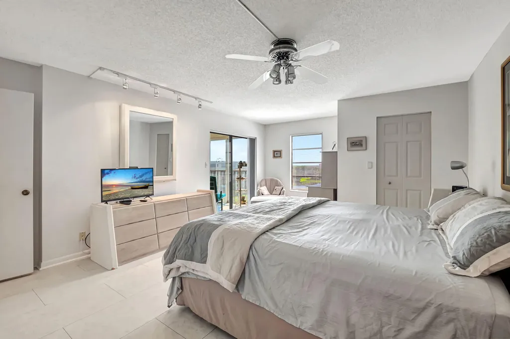 6866 Huntington Lane Delray Beach FL 33446
