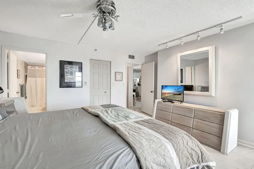 6866 Huntington Lane Delray Beach FL 33446