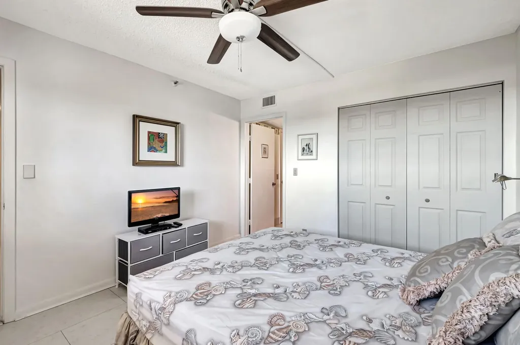 6866 Huntington Lane Delray Beach FL 33446