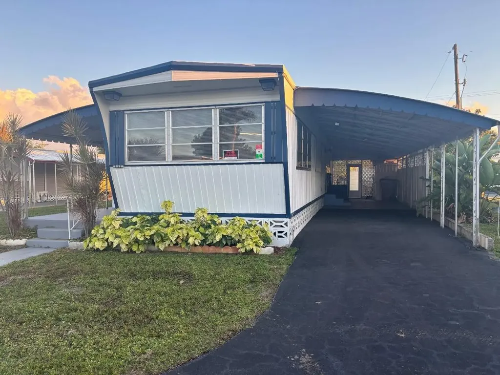 562 NE 47th St, Lot 393 Deerfield Beach FL 33064