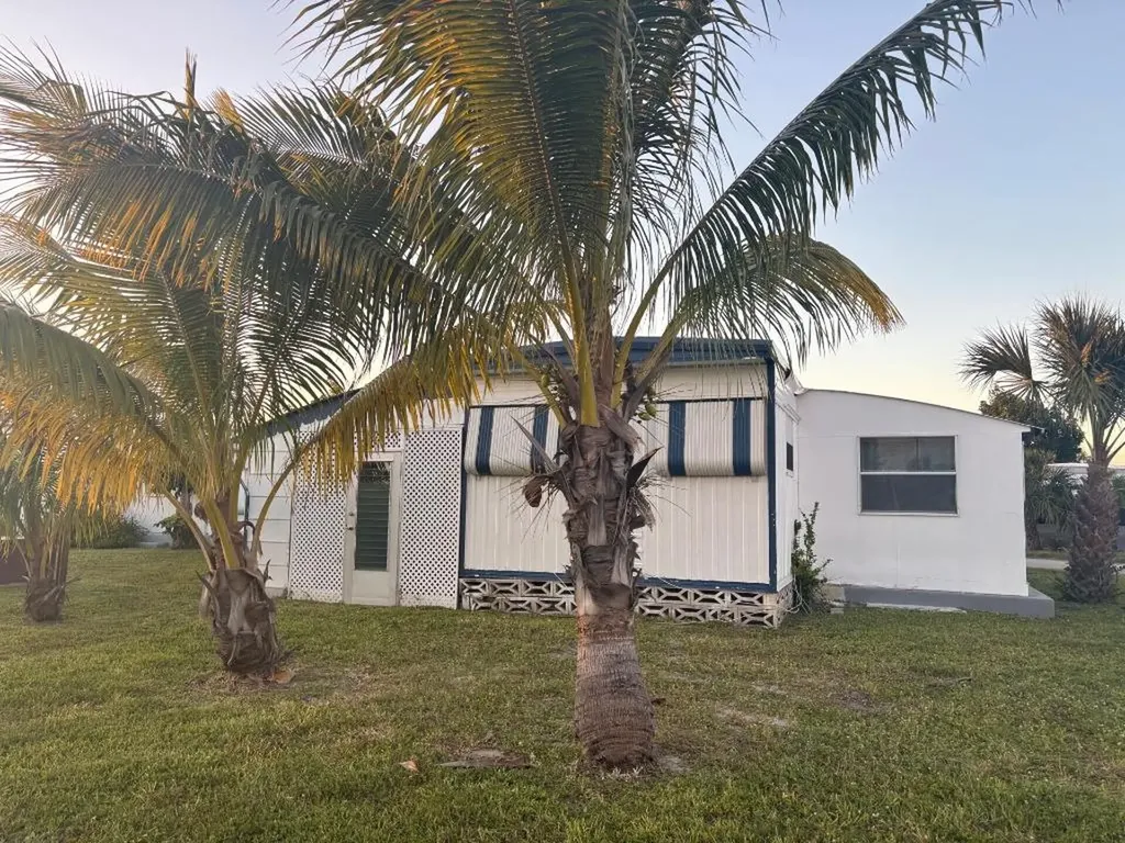 562 NE 47th St, Lot 393 Deerfield Beach FL 33064