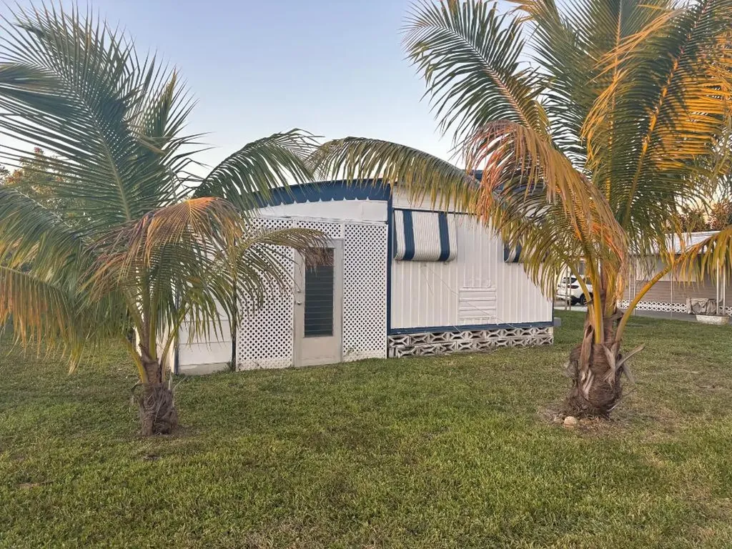562 NE 47th St, Lot 393 Deerfield Beach FL 33064