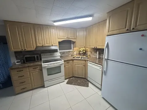 562 NE 47th St, Lot 393 Deerfield Beach FL 33064