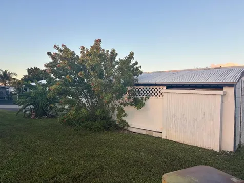 562 NE 47th St, Lot 393 Deerfield Beach FL 33064