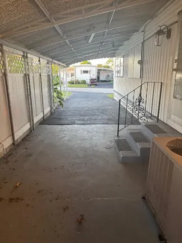 562 NE 47th St, Lot 393 Deerfield Beach FL 33064