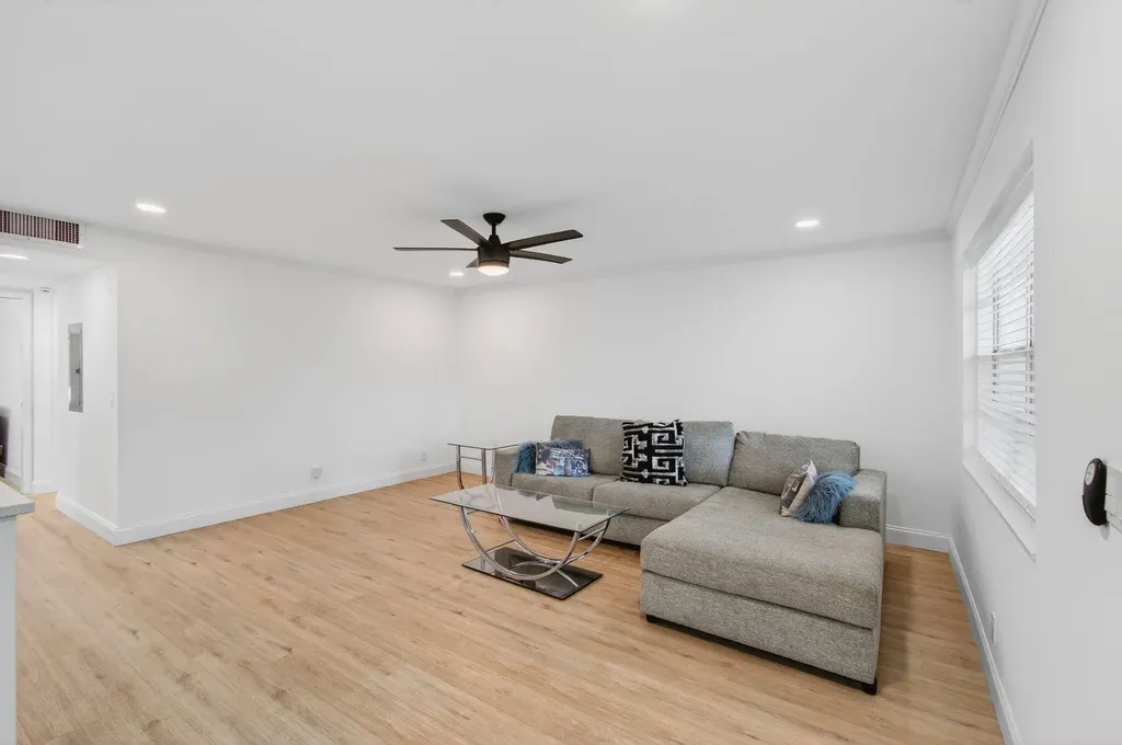 449 Normandy J Delray Beach FL 33484