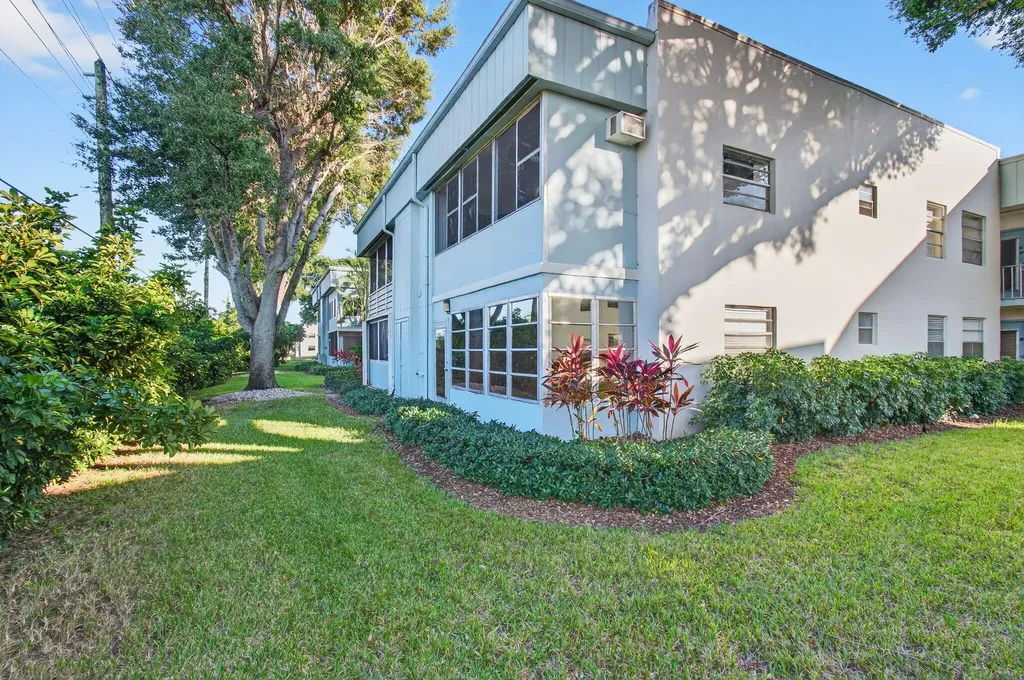 449 Normandy J Delray Beach FL 33484