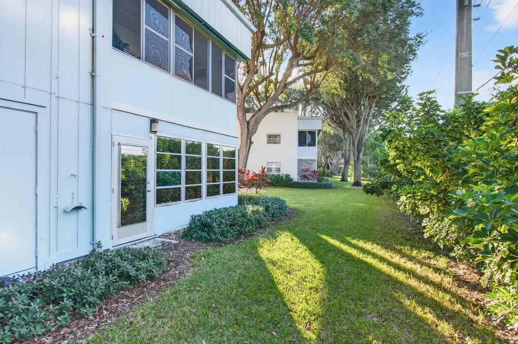 449 Normandy J Delray Beach FL 33484