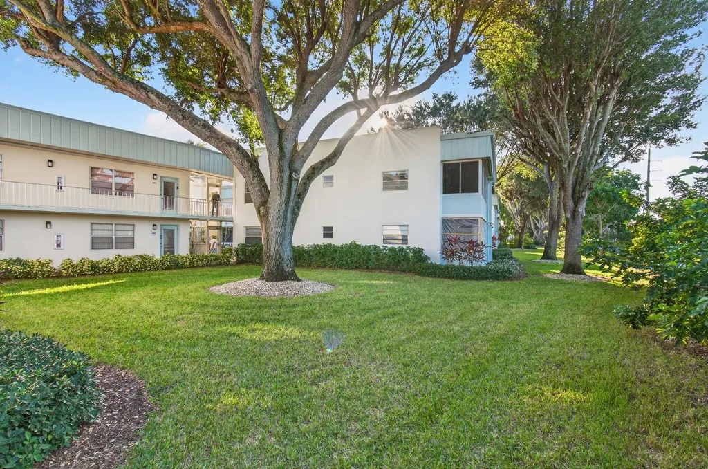 449 Normandy J Delray Beach FL 33484