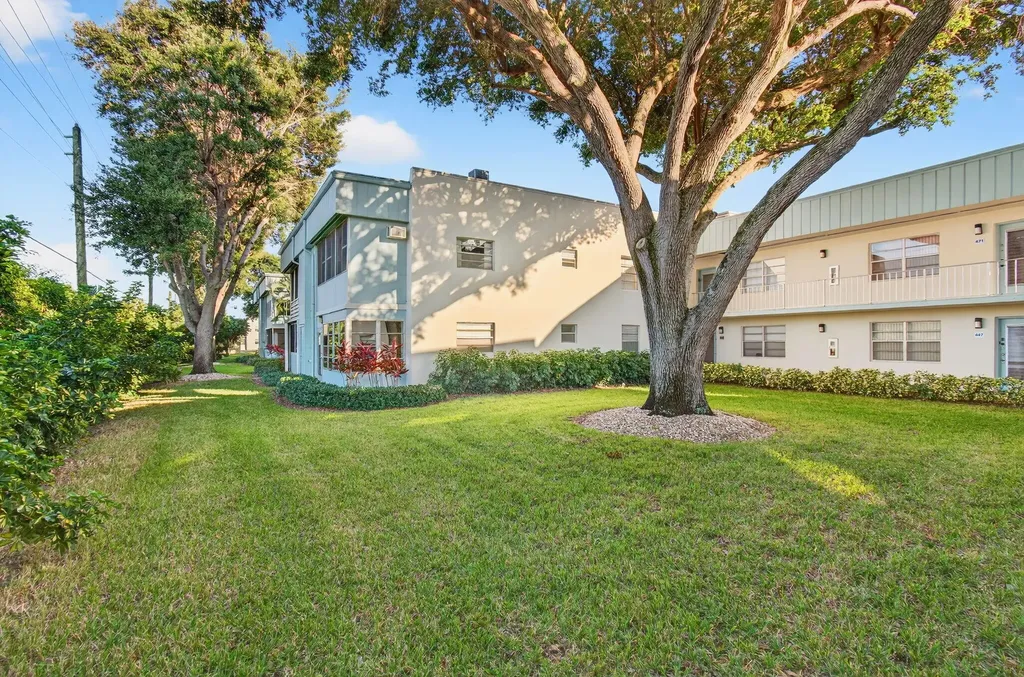 449 Normandy J Delray Beach FL 33484