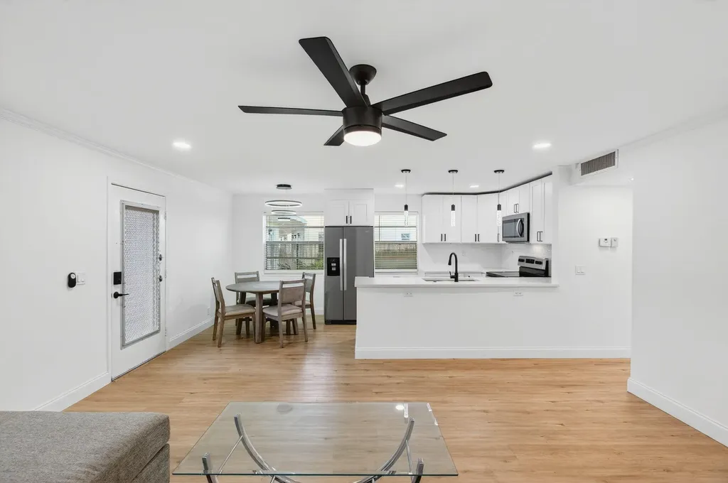 449 Normandy J Delray Beach FL 33484