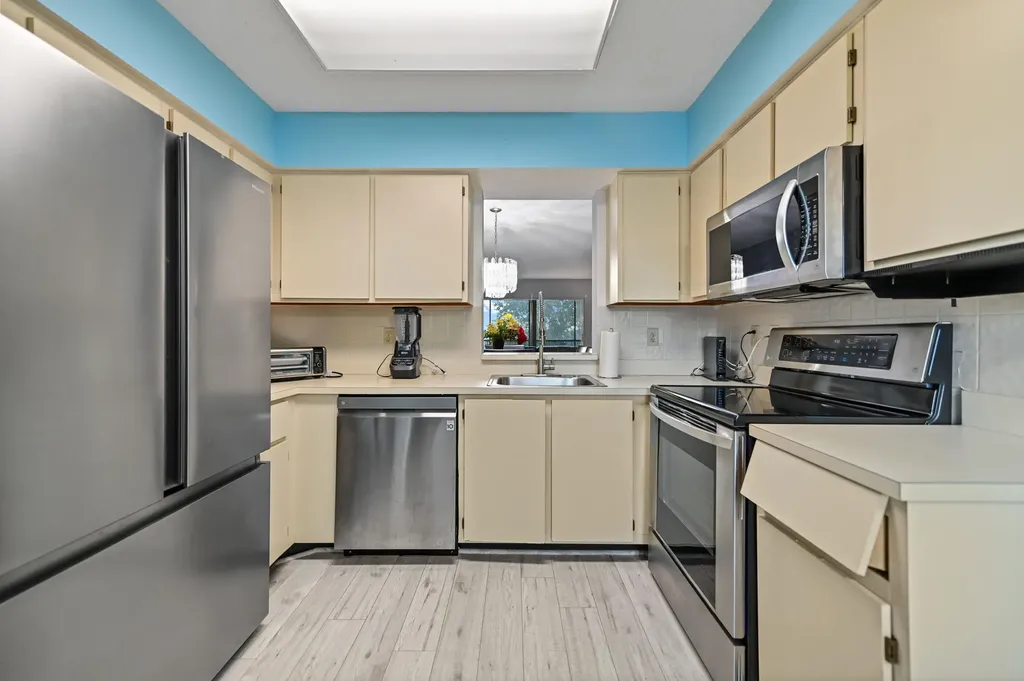 7286 Huntington Lane Delray Beach FL 33446