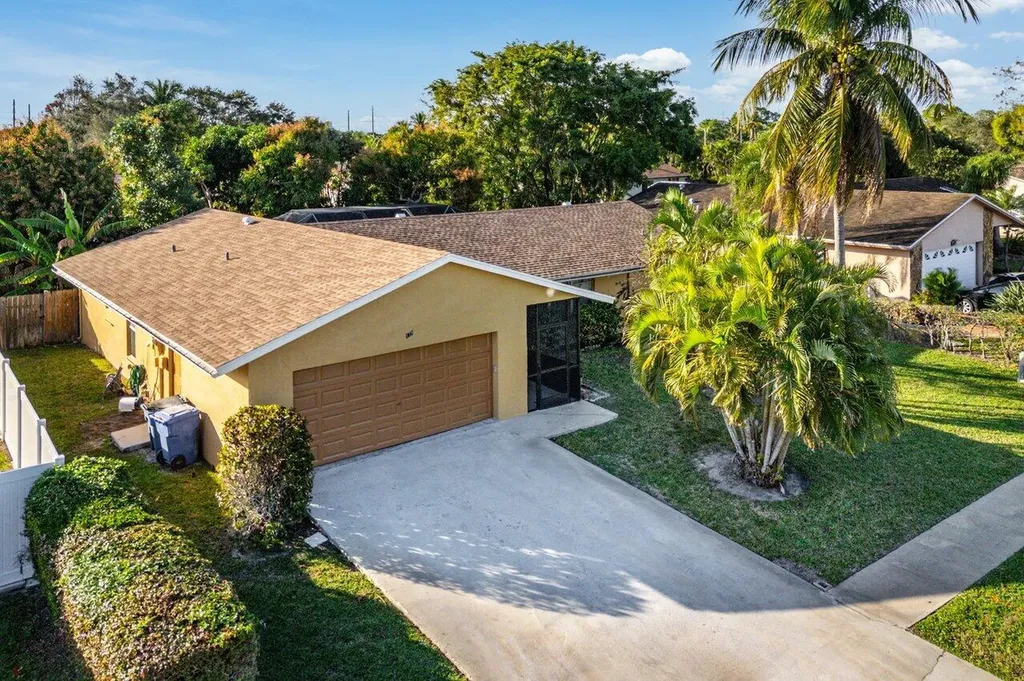 179 Dove Circle Royal Palm Beach FL 33411
