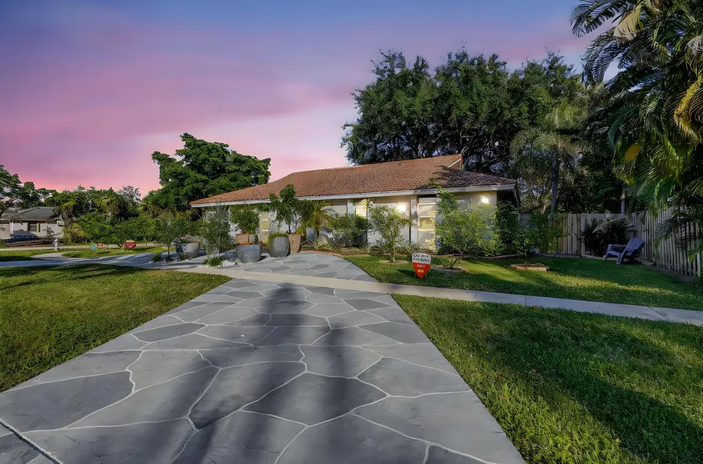 7598 W Country Club Boulevard Boca Raton FL 33487