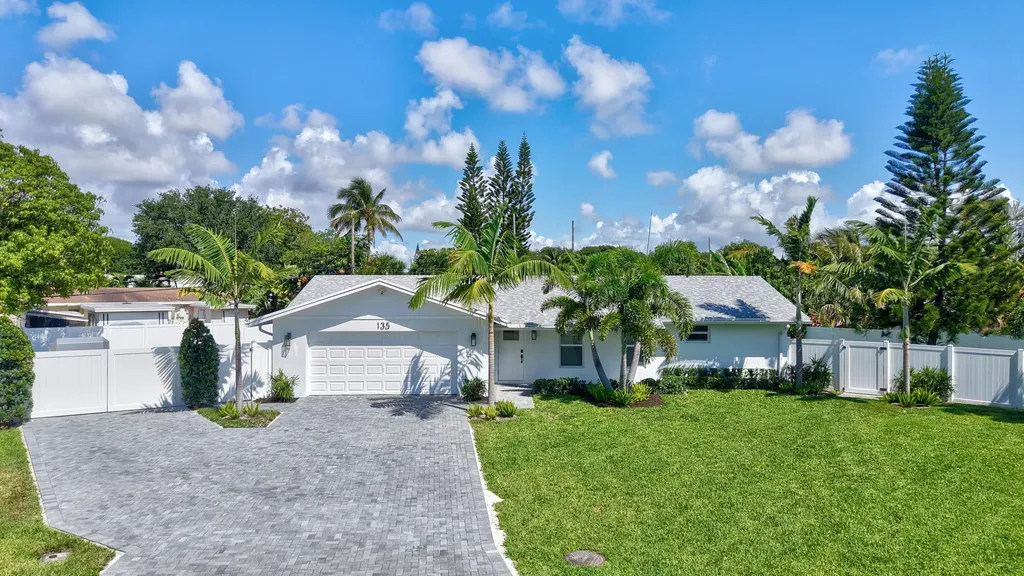 135 SE 28th Court Boynton Beach FL 33435