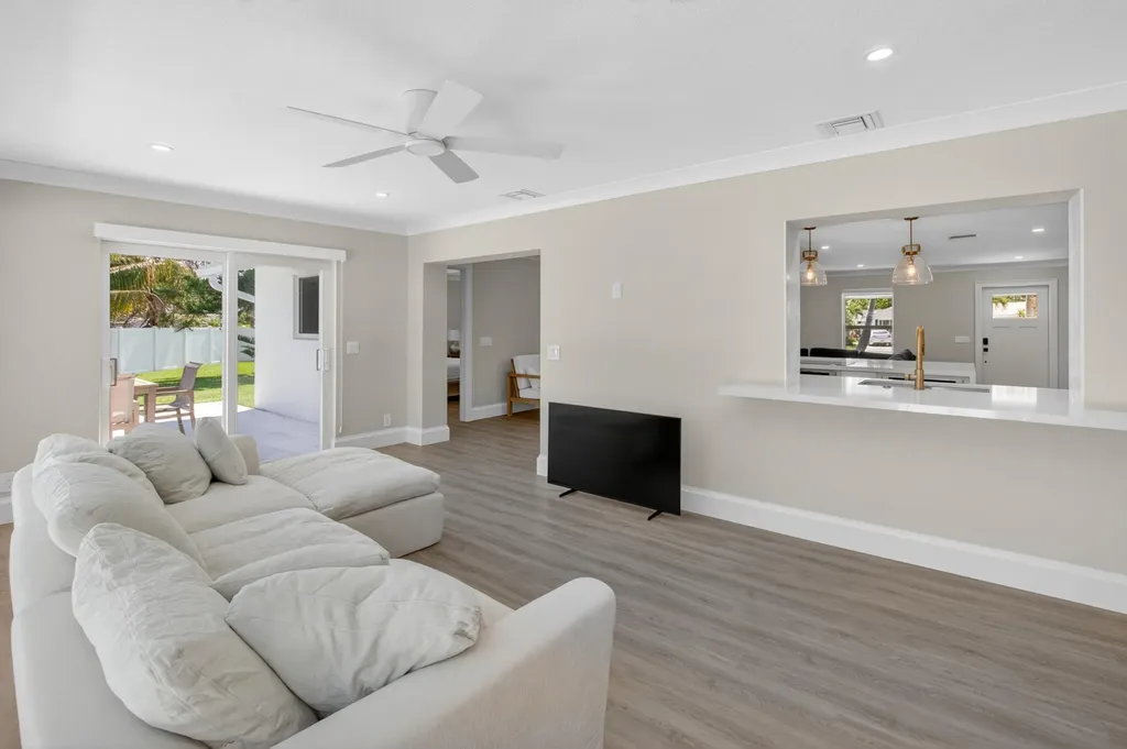 135 SE 28th Court Boynton Beach FL 33435