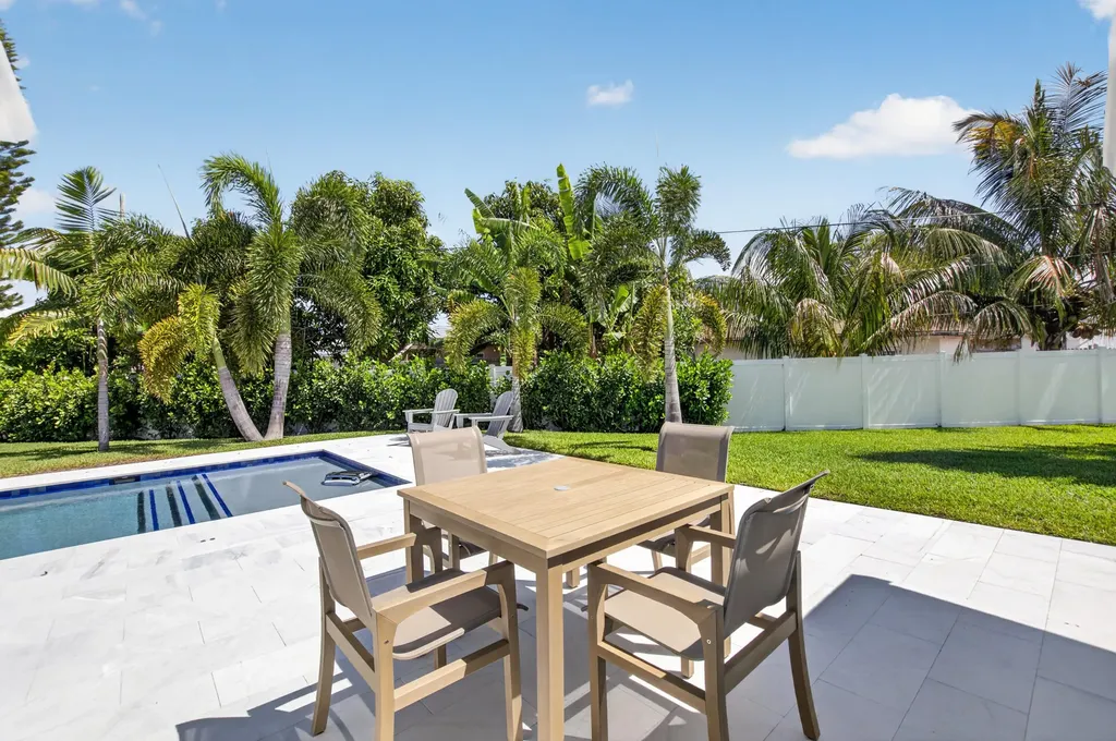135 SE 28th Court Boynton Beach FL 33435