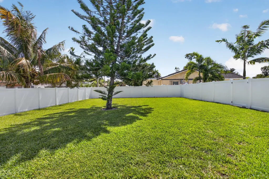 135 SE 28th Court Boynton Beach FL 33435