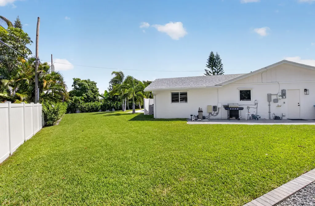 135 SE 28th Court Boynton Beach FL 33435