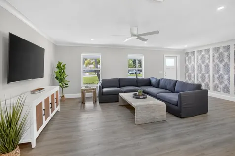 135 SE 28th Court Boynton Beach FL 33435