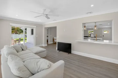 135 SE 28th Court Boynton Beach FL 33435