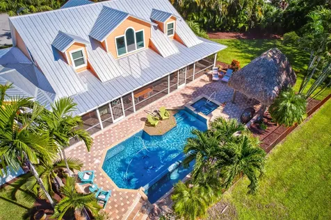 802 SE Portage Avenue Port St Lucie FL 34984