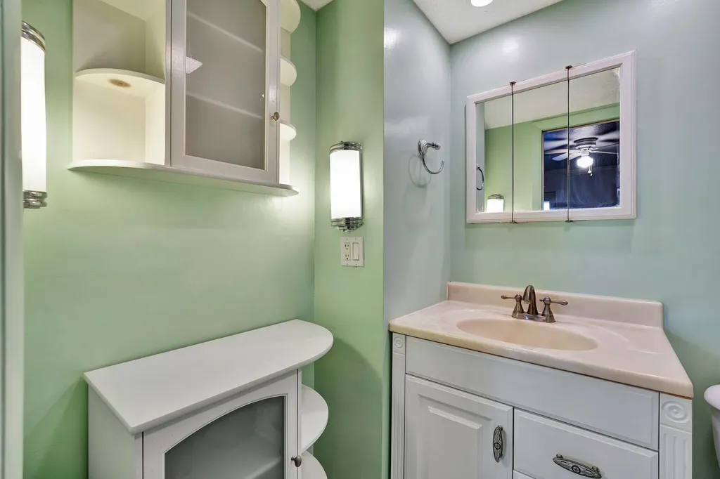 121 Wettaw Lane North Palm Beach FL 33408